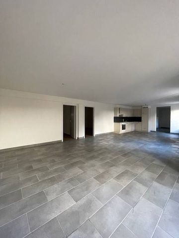 City center, within walking distance of all amenities, large 3.5-room apartment on the 2nd floor - Photo 3
