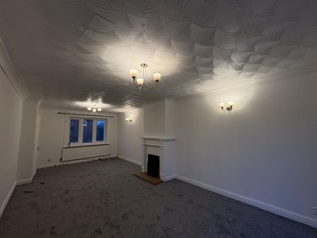 4 bedroom semi-detached house to rent - Photo 2