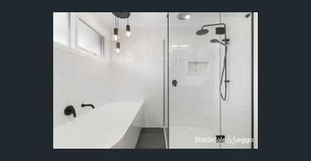 Renovated Luxury! - Photo 4