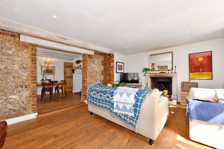 Idyllic detached cottage which is well presented throughout and has a good sized rear garden. - Photo 4