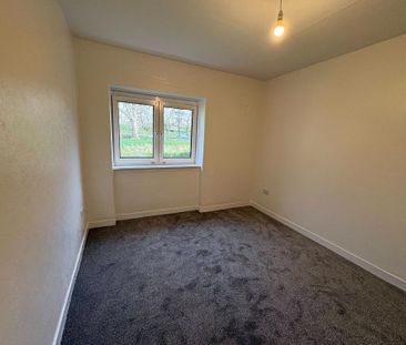 3 bedroom flat to rent - Photo 4