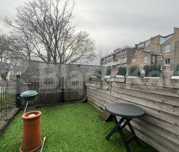 All Bills Included, duplex studio with roof terrace - Photo 4