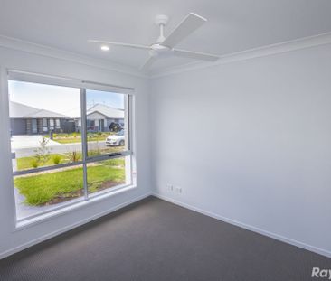 BRAND NEW 4-BEDROOM DUPLEX!! - Photo 6