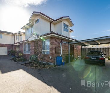 2 BEDROOM, 2 BATHROOM MODERN TOWNHOUSE - Photo 1