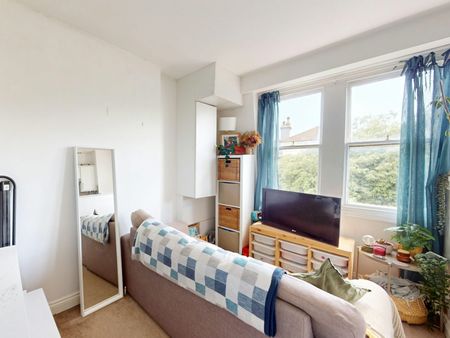 Flat to rent on - Photo 2