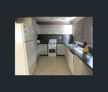 LOW MAINTENANCE - GREAT LOCATION - NICELY PRESENTED & FURNISHED!! - Photo 1