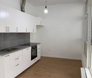 Frisch renovierte 2-Zimmer-Wohnung direkt am Viktor-Adler-Markt - provisionsfrei - Photo 1