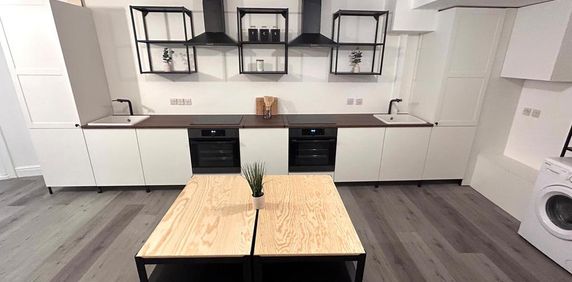 1 bedroom in a flat share to rent - Photo 2