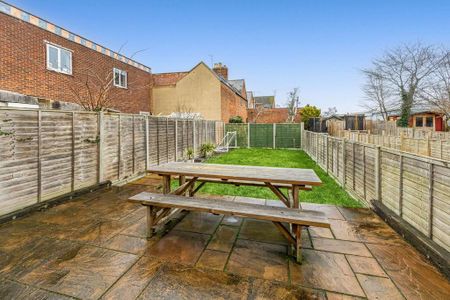 2 bedroom terraced house to rent - Photo 2