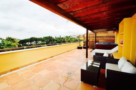 Luxury Flat for rent in Marbella, Andalusia - Photo 3