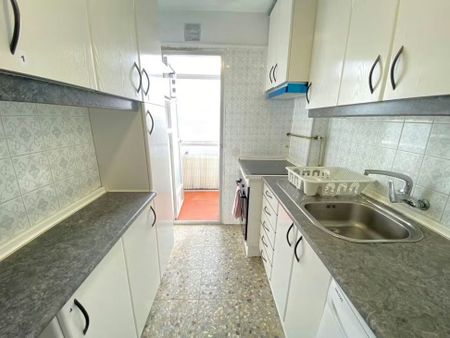 Calle de Tordegrillos, Madrid, Community of Madrid 28021 - Photo 5