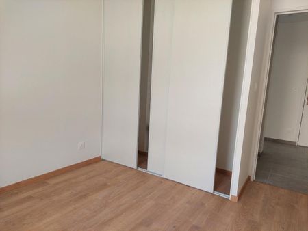 location Appartement T3 DE 68.5m² À GLEIZE - Photo 4