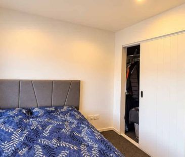 Spacious 2-Bedroom Apartment in Te Atatu South - Photo 3