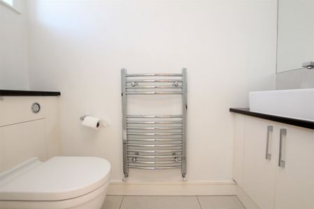Fairview Drive, Chigwell, Essex IG7 - Photo 4
