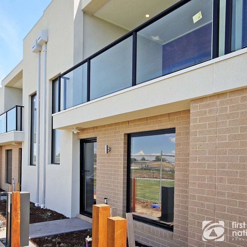 TOWNHOUSE - ELISTON ESTATE CLYDE - Photo 1