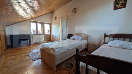 Închiriere Casă 4 camere, 3 Dormitoare, Sufragerie, 2 Bai, - Fotografie 3