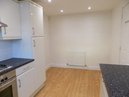 3 bedroom semi-detached house to rent - Photo 5