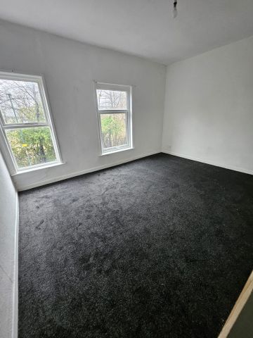 3 Bed Terraced House, Bosworth Street, M11 - Photo 2