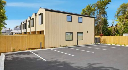 Modern 2-Bedroom, 2-Bathroom Townhouse – Light, Bright, Brand New - Photo 4