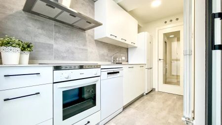 Apartamento de alquiler en Plaza de la Iglesia, Centro Urbano - Photo 2