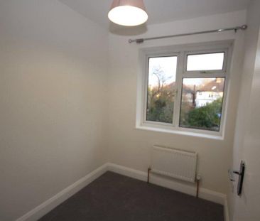 3 bedroom end of terrace house to rent - Photo 2