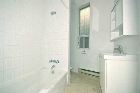For Lease - 678 Bathurst Street Unit# Main, Toronto, Ontario - Photo 3