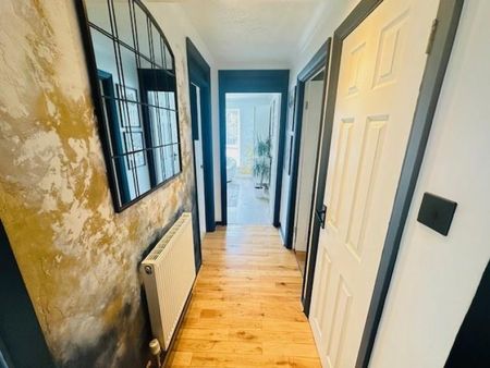 2 bedroom Flat To Let - Photo 5