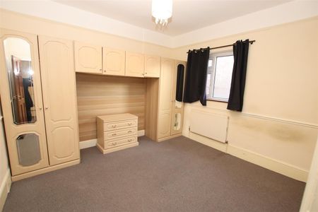 1 bedroom Flat to let - Photo 4