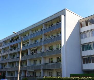 Große 3 Zimmer-Wohnung in Halle mit Balkon und Wintergarten ab 01.0... - Photo 2