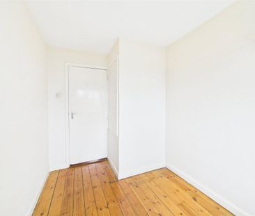 3 bedroom end of terrace house to rent - Photo 5