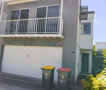 THOWNHOUSE IN FAMILY-FRIENDLY NOTTINGHAM SQUARE Furnished - Photo 2