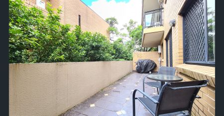 Spacious 1 Bedroom - Fully Furnished & Equipped with all appliances, crockery, cookware, utensils, linen and more! - Photo 5