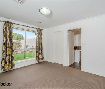 4 Bedroom ensuite Home with double garage - Photo 2