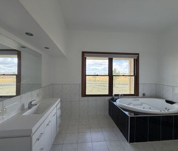 Enjoy the experience, Living Here - Photo 6