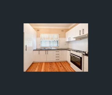 Family Home - Photo 4