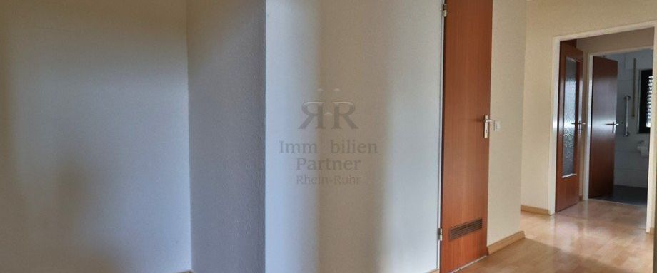 Sehr schöne Wohnung im EG mit Balkon und Garage! - Photo 1