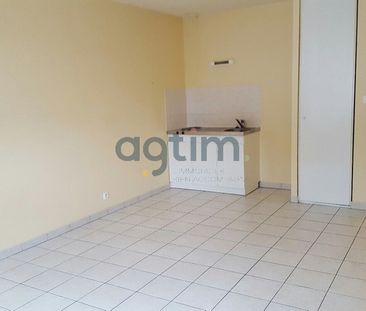 Location Appartement 1 pièce 26m² LA ROCHE SUR YON 85000 - Photo 2