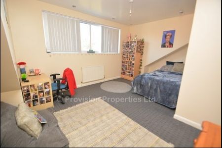 6 Bed Student Properties in Hyde Park - Photo 5