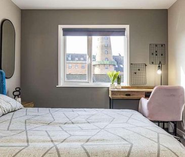 Stylish Bedroom All Ensuite House, LN5 - Photo 5