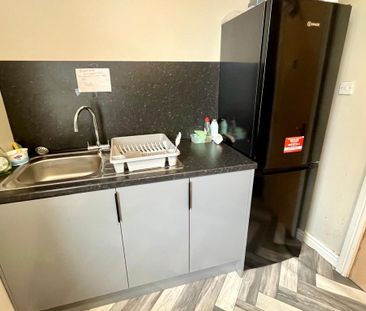 1 bedroom in a house share to rent - Photo 5