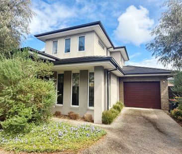 IMPRESSIVE TOWNHOUSE IN MOUNT WAVERLEY SCHOOL ZONE (STSA) - Photo 2