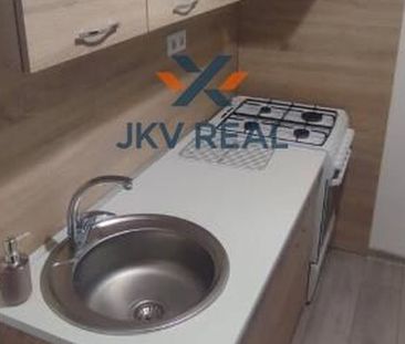 Prenájom 1-izbového bytu s loggiou – Vráble, Sídlisko Žitava - Photo 4