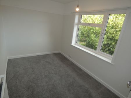 4 bed Semi-Detached - To Let - Photo 2