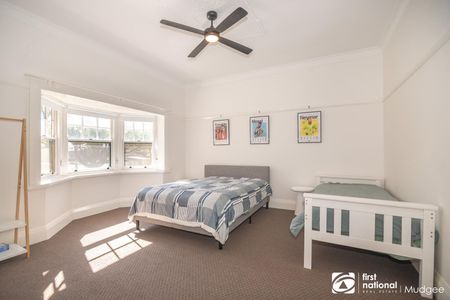 COMFORTABLE CENTRAL FURNISHED HOME - Photo 5