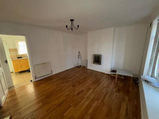 4 bedroom semi-detached house to rent - Photo 1