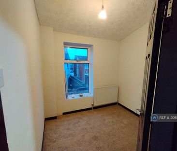 3 bedroom end of terrace house to rent - Photo 3