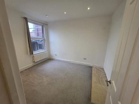 3 bedroom flat to rent - Photo 5