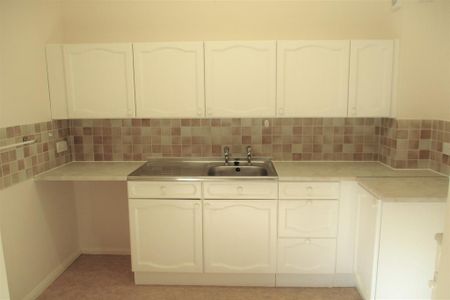 1 bedroom retirement property to rent - Photo 4