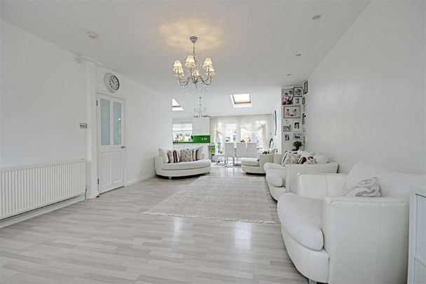 4 bedroom terraced house to rent - Photo 1