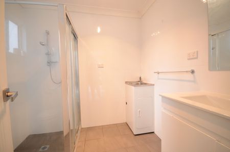 Two Bedroom House - Photo 2